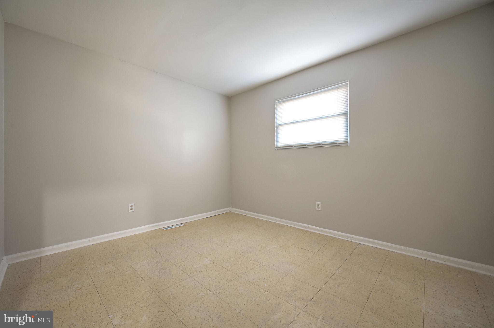 33 Spruance Road Dover, DE 19901 - Photo 16 of 20 an empty room with a window