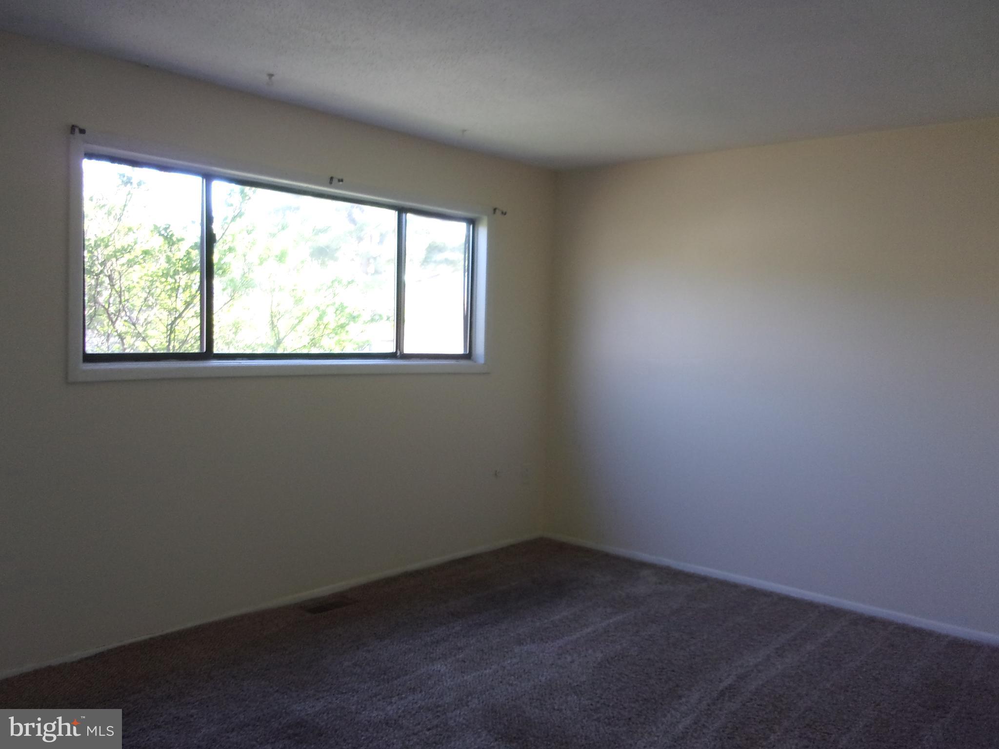 27 Chiswick Drive Lindenwold, NJ 08021 - Photo 7 of 12 an empty room with a window