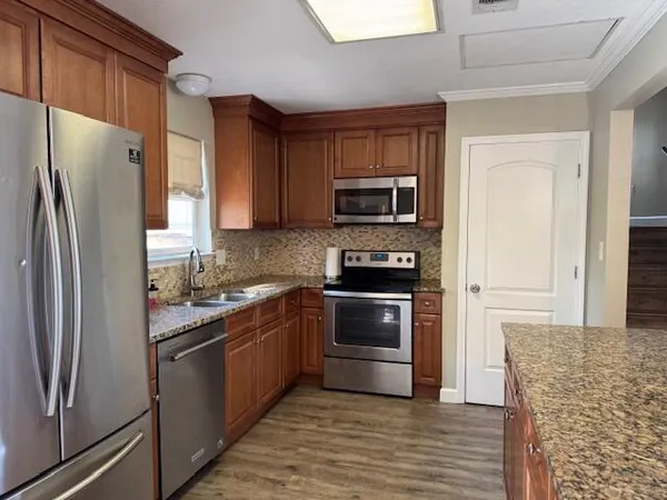 $3,300 | 1110 Airport Road, Destin, FL 32541