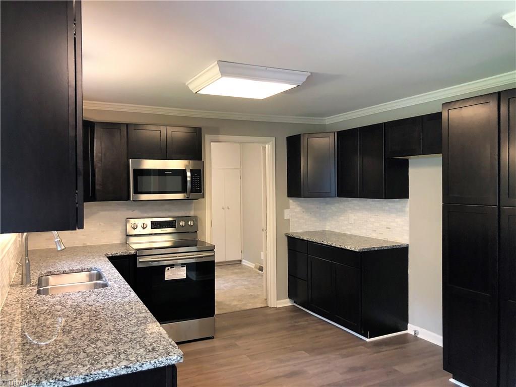 1645 Bright Leaf Road Pfafftown, NC 27040 - Photo 4 of 23 Gallery Image 4