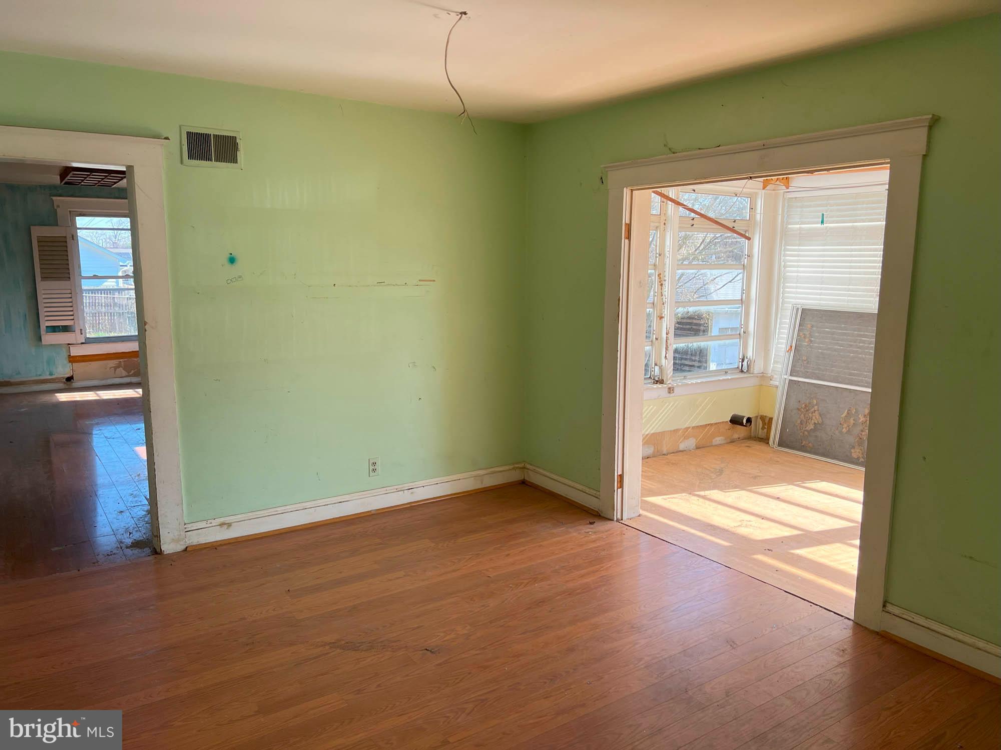 21 Walkern Road Essex, MD 21221 - Photo 11 of 23