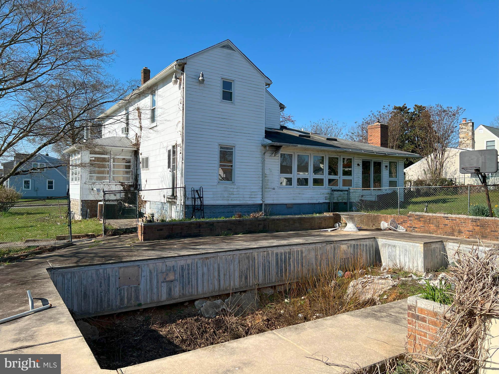 21 Walkern Road Essex, MD 21221 - Photo 4 of 23