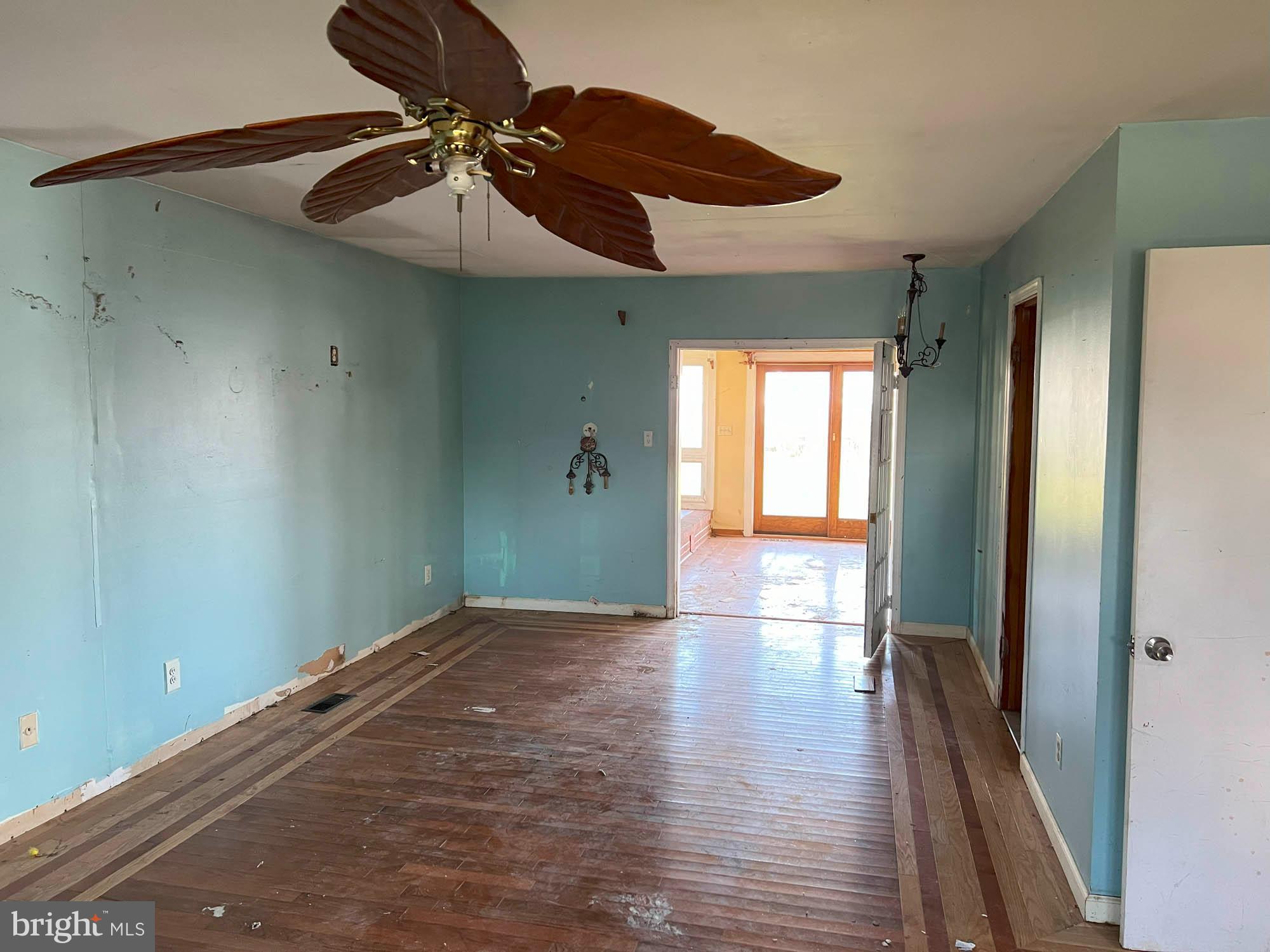 21 Walkern Road Essex, MD 21221 - Photo 10 of 23