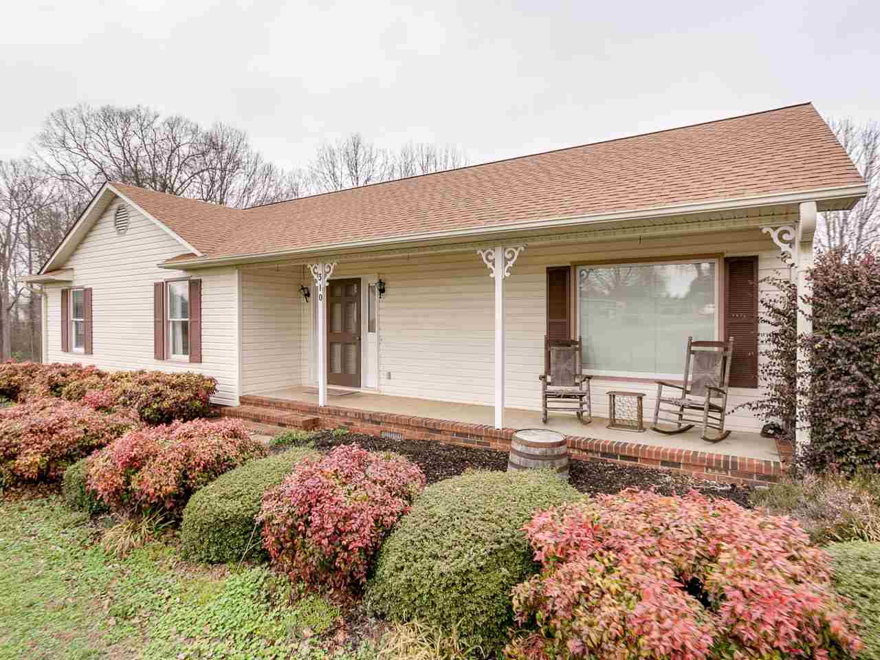 310 Palmer Court Inman, SC 29349 - Photo 2 of 27