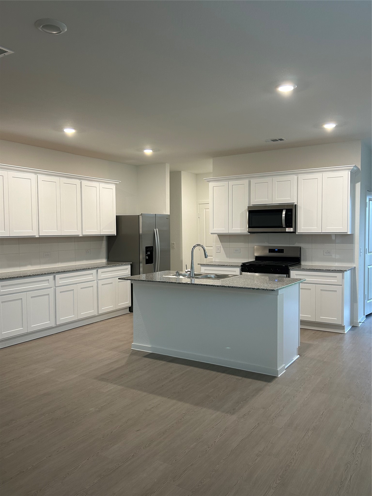 14973 Rustic Moon Road Conroe, TX 77302 - Photo 4 of 21 Lots of cabinets