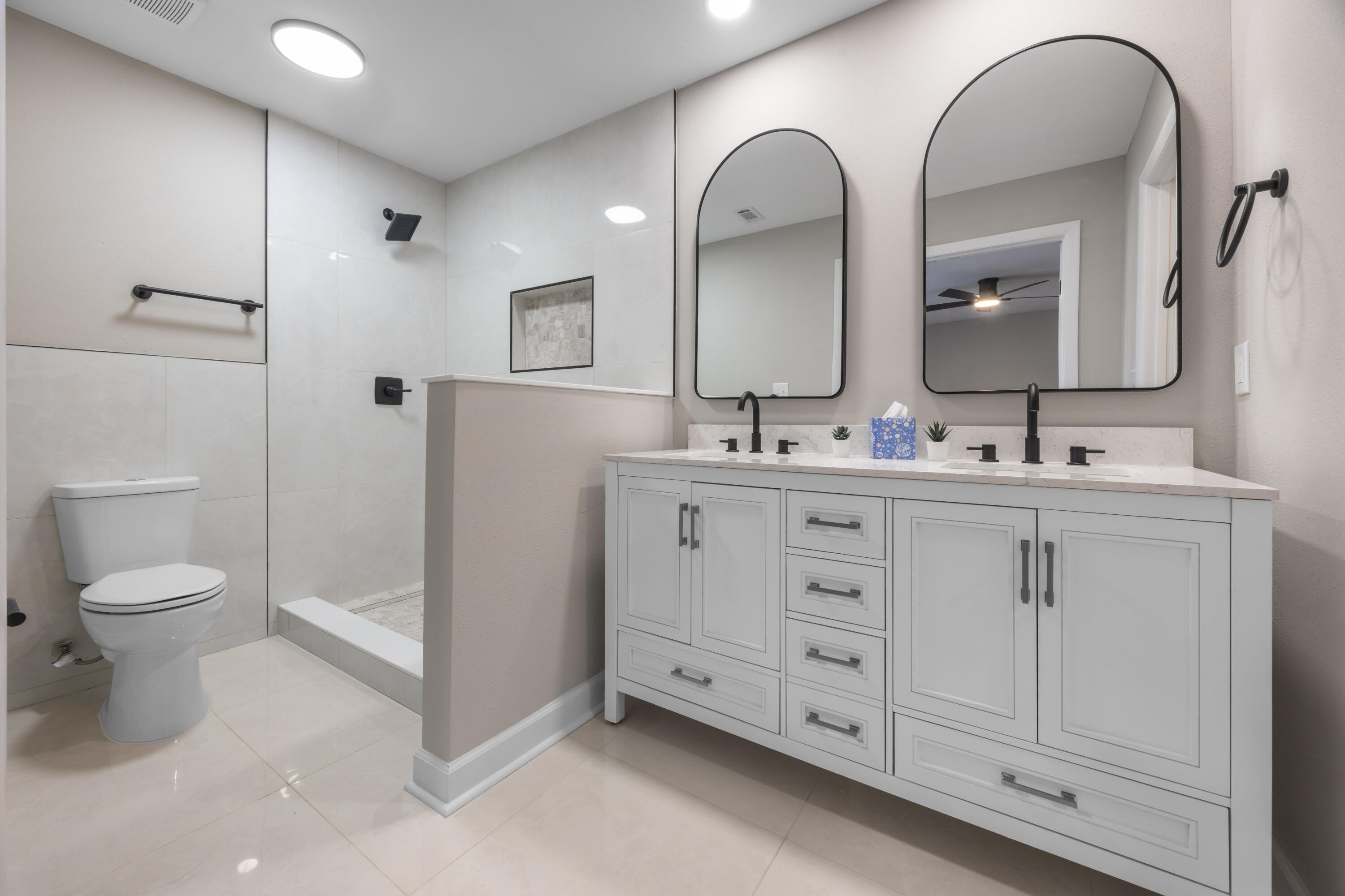 415 Olde Post Road Niceville, FL 32578 - Photo 20 of 36 Primary Bathroom