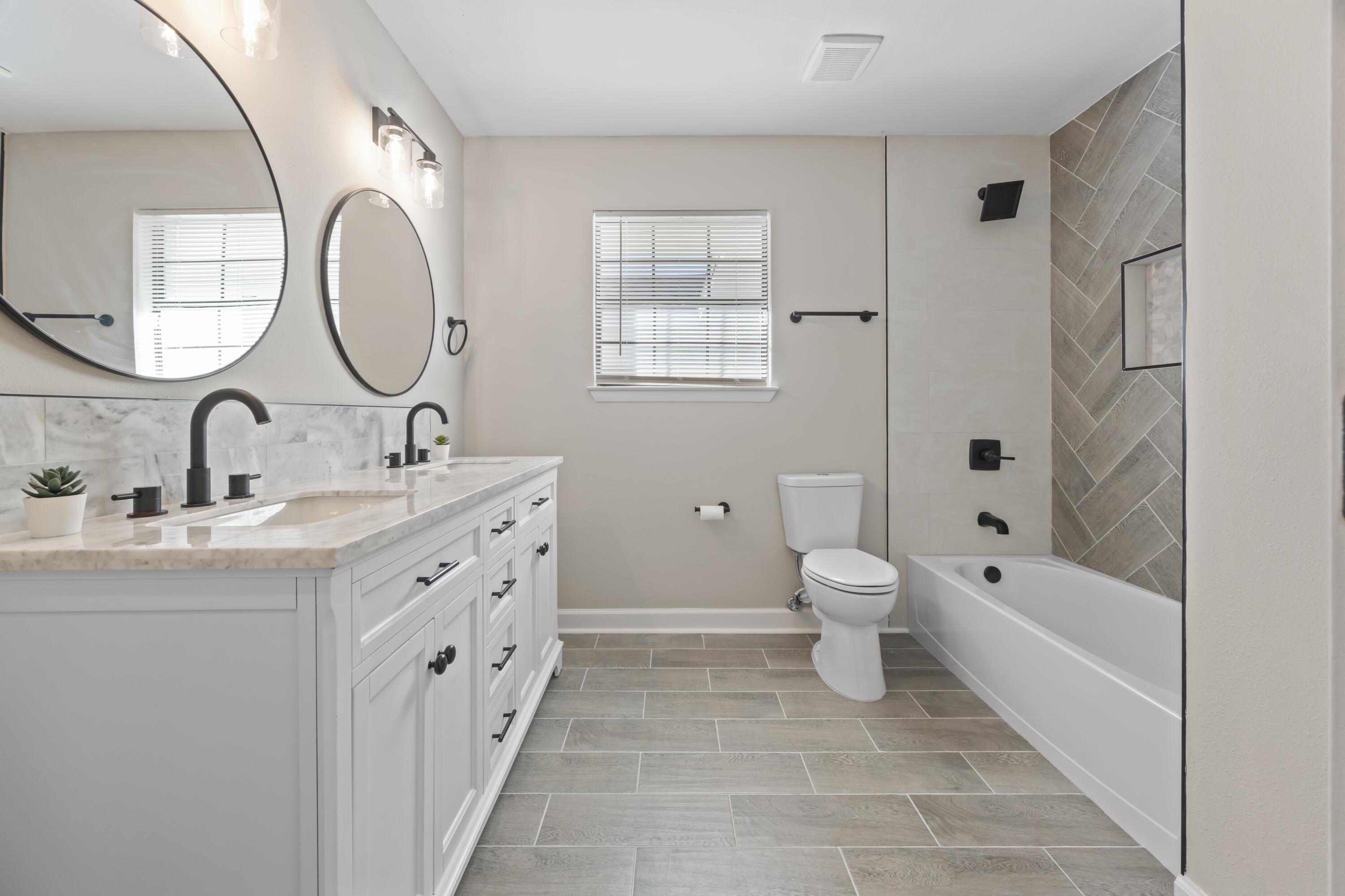 415 Olde Post Road Niceville, FL 32578 - Photo 26 of 36 Guest Bath