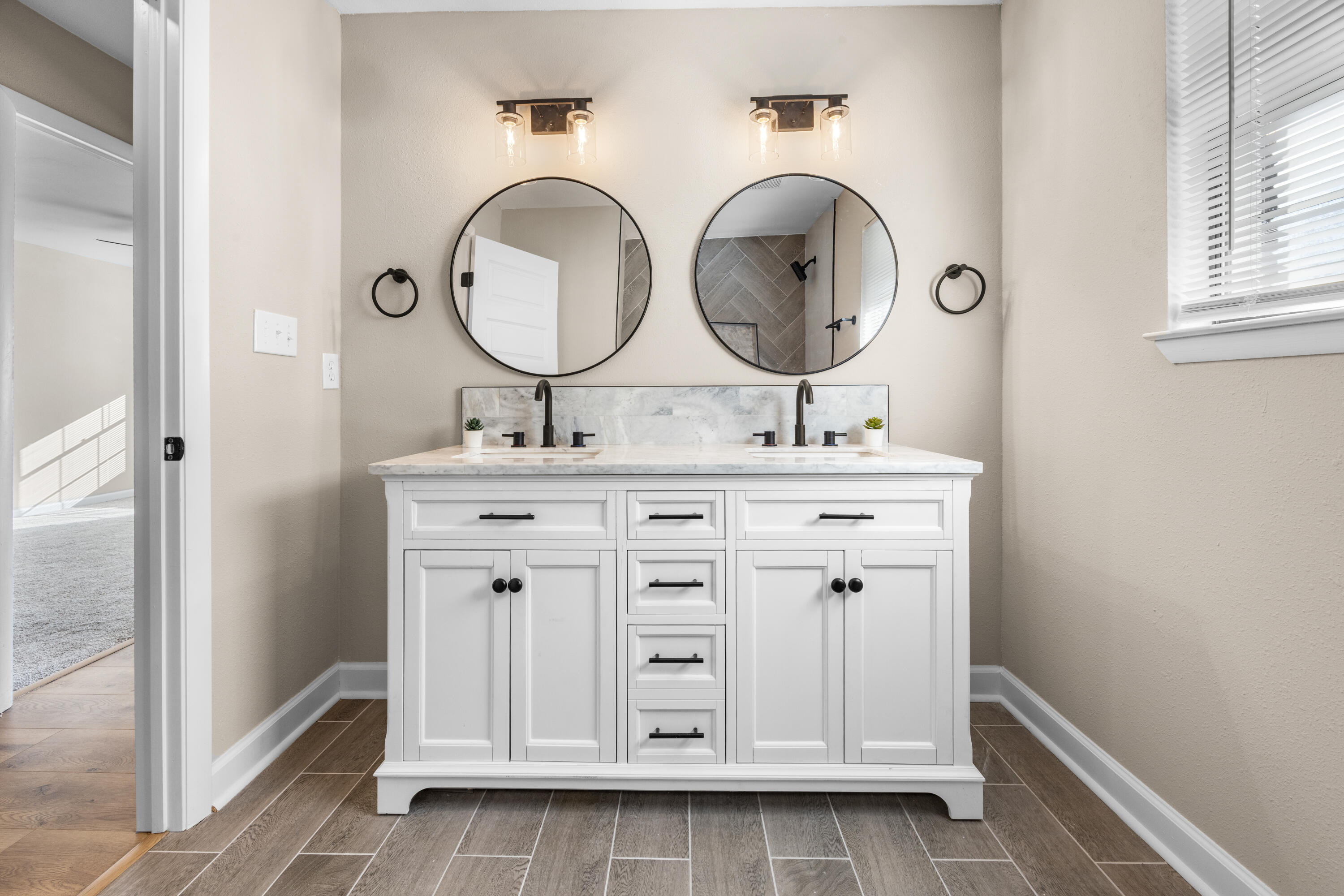 415 Olde Post Road Niceville, FL 32578 - Photo 27 of 36 Guest Bath