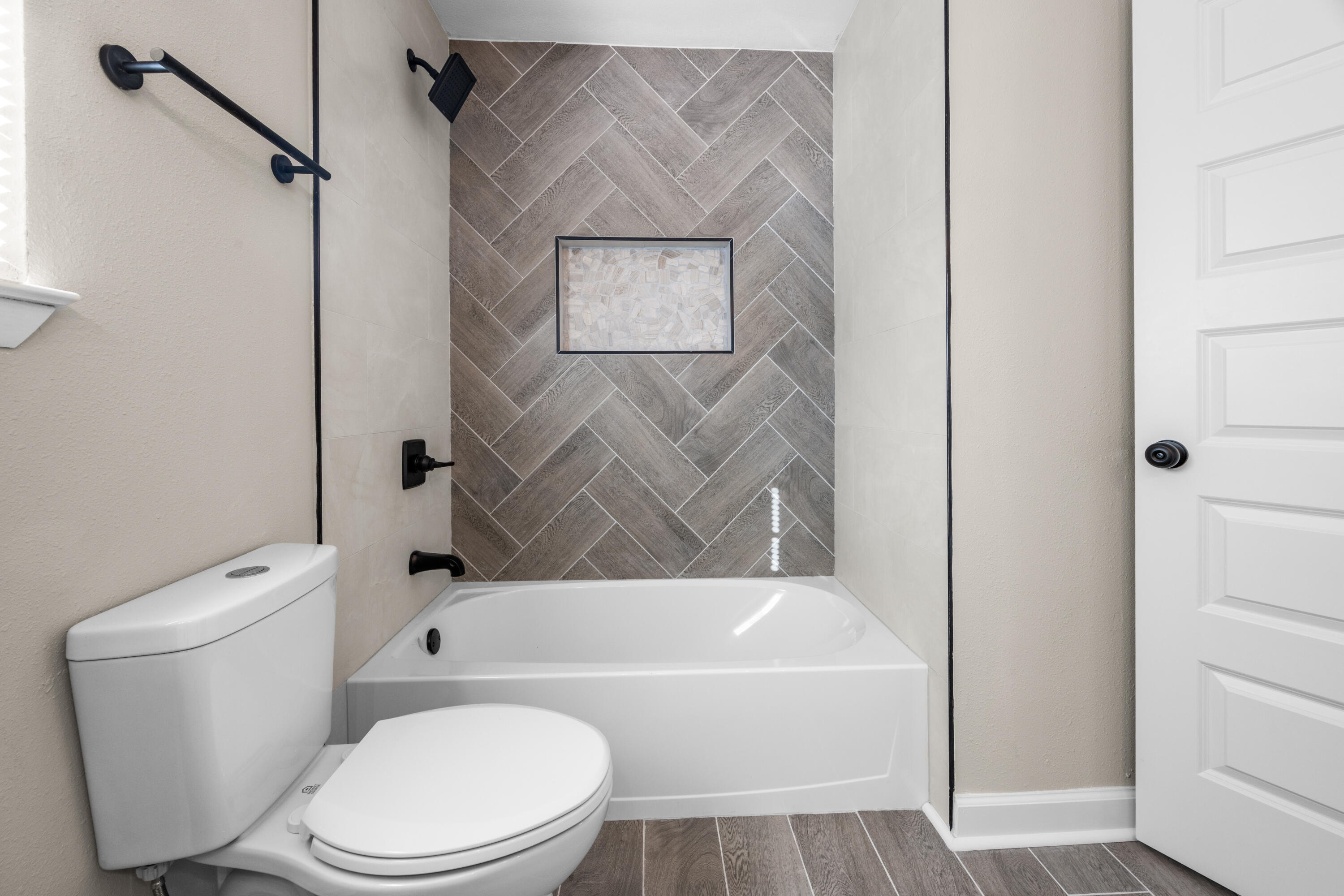 415 Olde Post Road Niceville, FL 32578 - Photo 28 of 36 Guest Bath