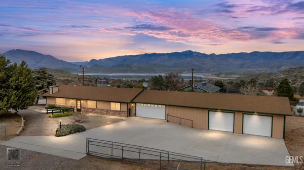 a view of houses with city view and mountain view