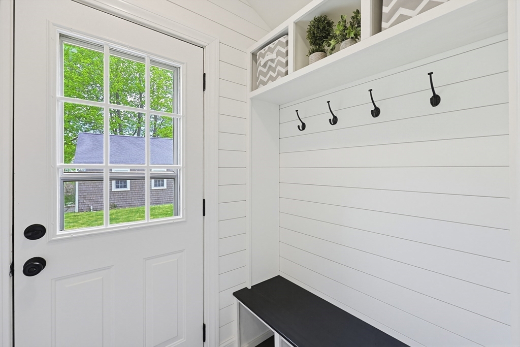 424 Dedham Street Wrentham, MA 02093 - Photo 7 of 40