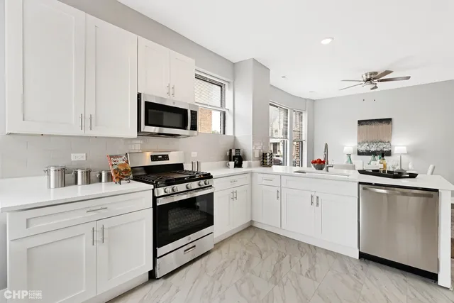 $2,150 | 414 East 44th Street, Unit 2, Chicago, IL 60653