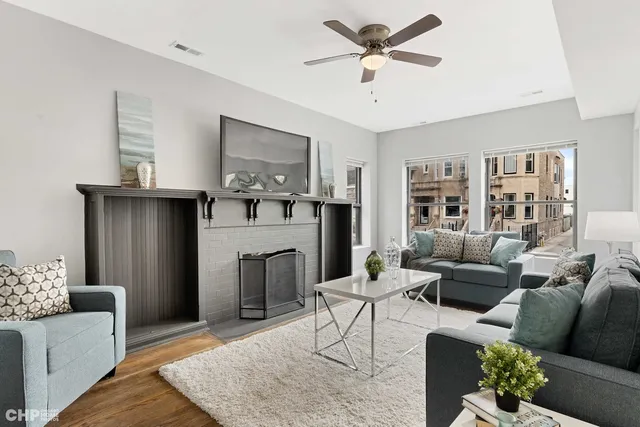 $2,150 | 414 East 44th Street, Unit 2, Chicago, IL 60653