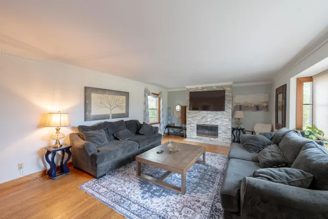 $490,000 | 101 East Clovernook Lane, Glendale, WI 53217