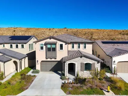 $1,275,000 | 2971 Rue De Latour, Vista, CA 92084