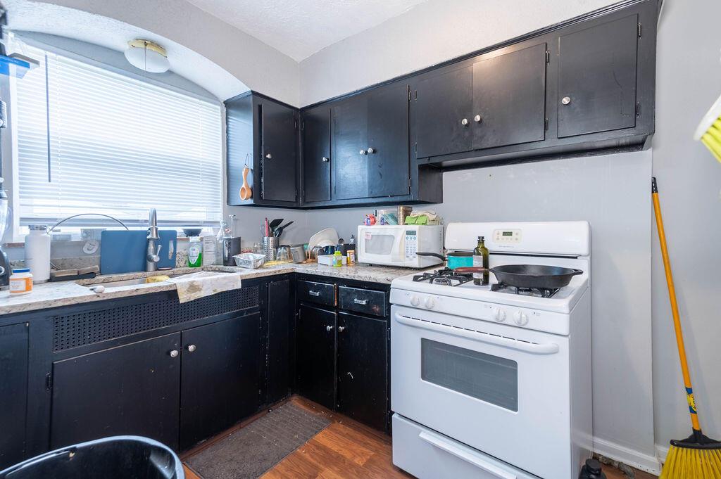 846 Kenwick Road, Unit 852 Columbus, OH 43209 - Photo 21 of 34 850 Kitchen