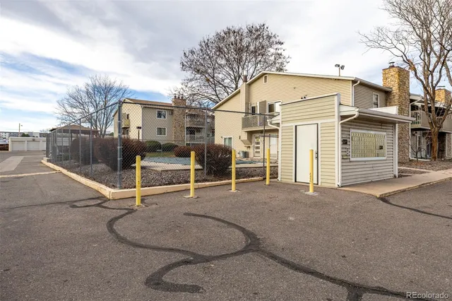 a view of a house with backyard and a tree