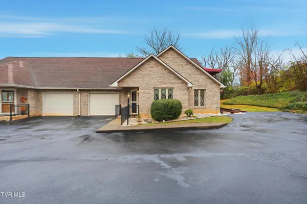 $299,000 | 2509 East Lakeview Drive, Unit 5, Johnson City, TN 37601