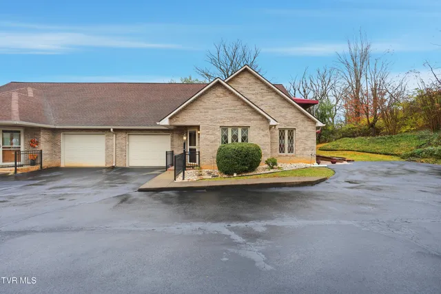 $320,000 | 2509 East Lakeview Drive, Unit 5, Johnson City, TN 37601