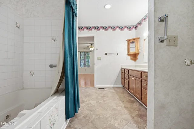 $320,000 | 2509 East Lakeview Drive, Unit 5, Johnson City, TN 37601