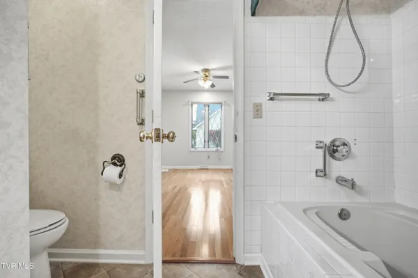 $299,000 | 2509 East Lakeview Drive, Unit 5, Johnson City, TN 37601