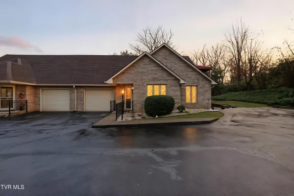 $299,000 | 2509 East Lakeview Drive, Unit 5, Johnson City, TN 37601