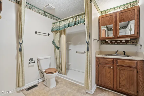 $299,000 | 2509 East Lakeview Drive, Unit 5, Johnson City, TN 37601