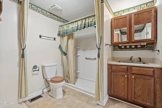 $320,000 | 2509 East Lakeview Drive, Unit 5, Johnson City, TN 37601