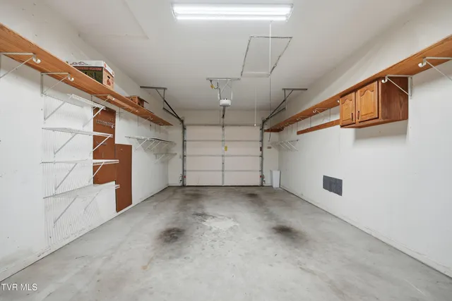 $320,000 | 2509 East Lakeview Drive, Unit 5, Johnson City, TN 37601