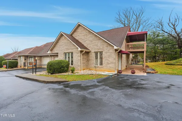 $299,000 | 2509 East Lakeview Drive, Unit 5, Johnson City, TN 37601