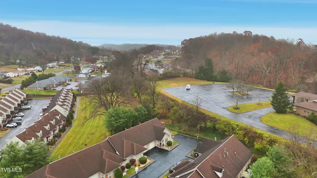 $320,000 | 2509 East Lakeview Drive, Unit 5, Johnson City, TN 37601