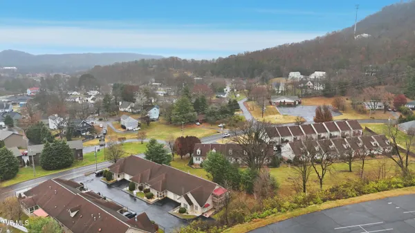 $299,000 | 2509 East Lakeview Drive, Unit 5, Johnson City, TN 37601