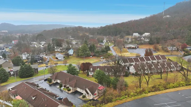 $320,000 | 2509 East Lakeview Drive, Unit 5, Johnson City, TN 37601