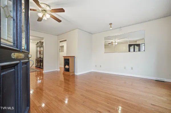 $299,000 | 2509 East Lakeview Drive, Unit 5, Johnson City, TN 37601