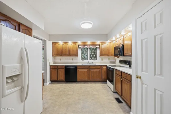$299,000 | 2509 East Lakeview Drive, Unit 5, Johnson City, TN 37601