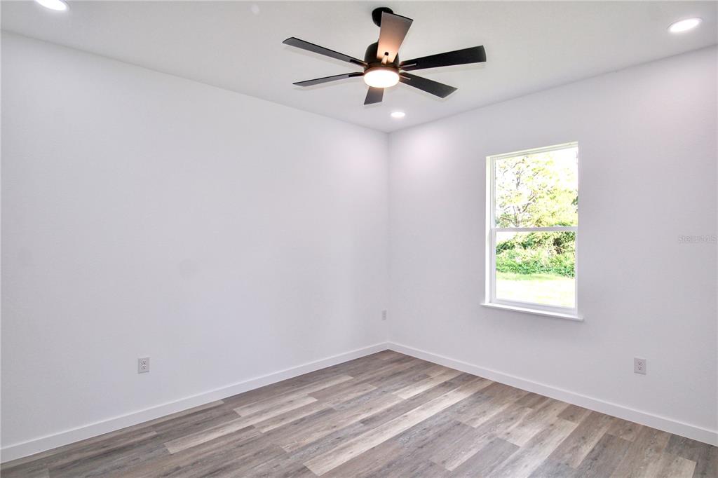 454 Bonnie Road Northwest Lake Placid, FL 33852 - Photo 18 of 30 an empty room with a window and a fan