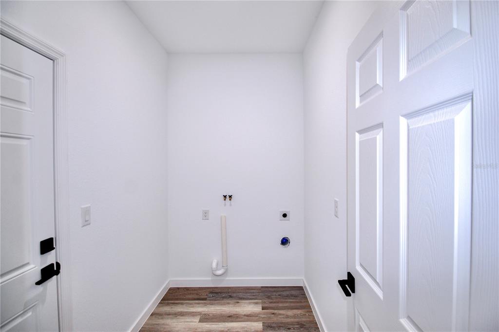 454 Bonnie Road Northwest Lake Placid, FL 33852 - Photo 29 of 30 a view of a bathroom