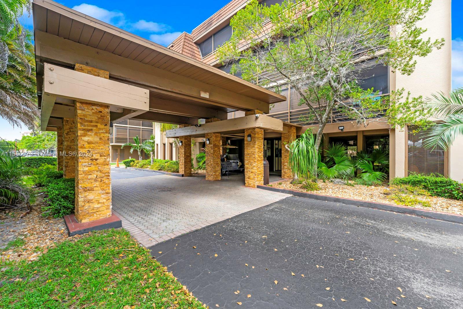 665 Northeast 195th St Unit 220  