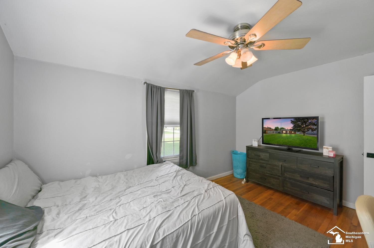 5864 Edgewood Boulevard Monroe, MI 48161 - Photo 12 of 25 50209778-c7a456c8-ca46-44e6-9988-c82b4fb35837.JPG