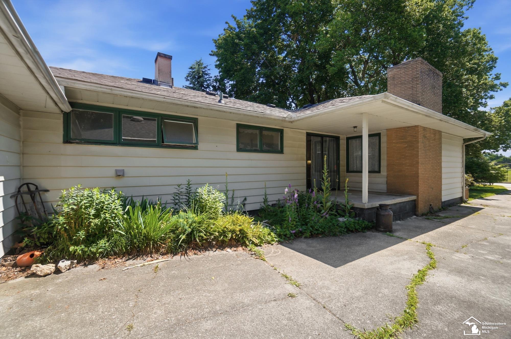 904 Custer Street Monroe, MI 48161 - Photo 7 of 42 50213237-51a299c8-232c-450e-a61e-279047b32ddf.JPG