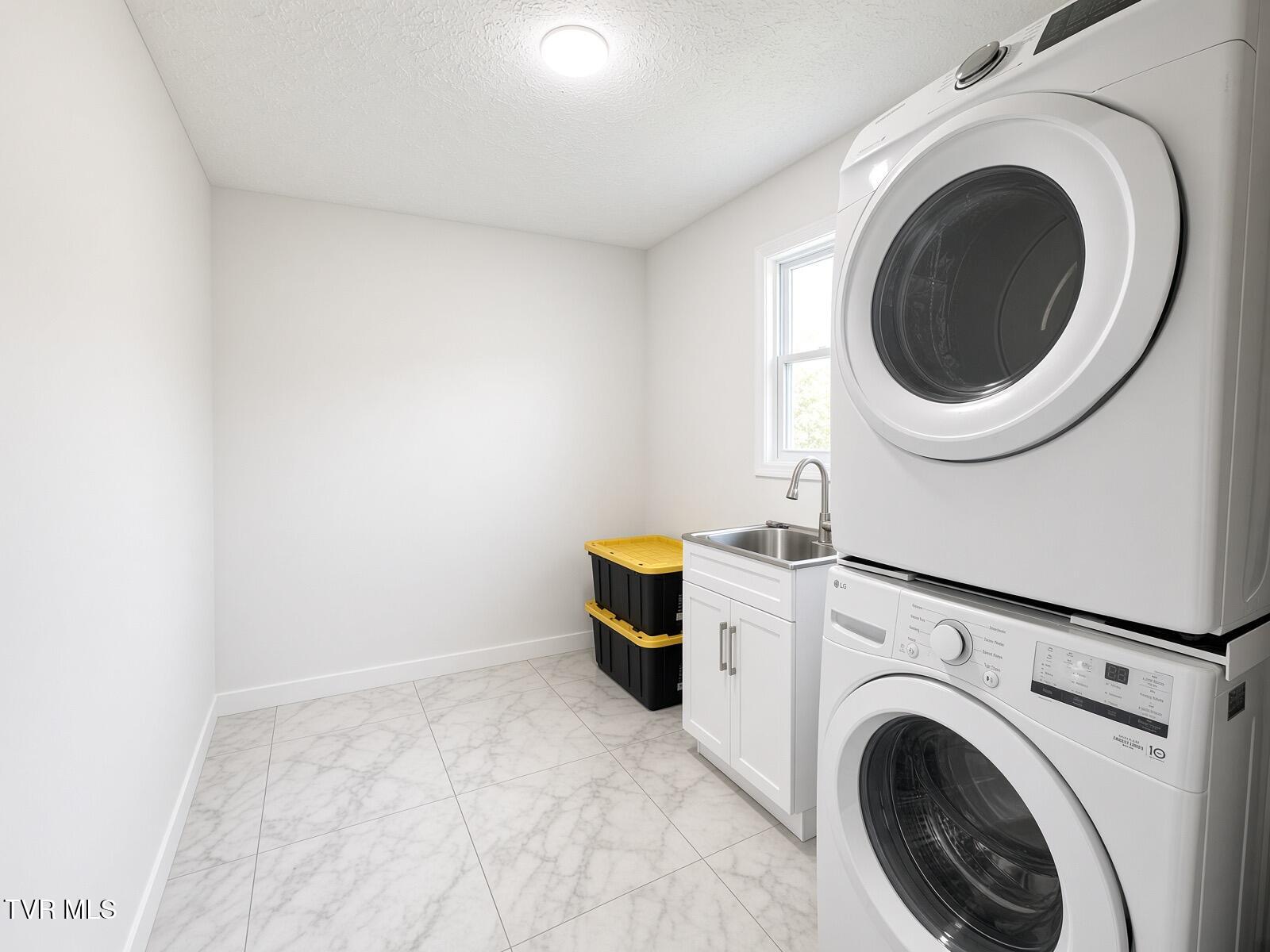 230 Reece Hill Road Mountain City, TN 37683 - Photo 10 of 15 11 - Laundry Room