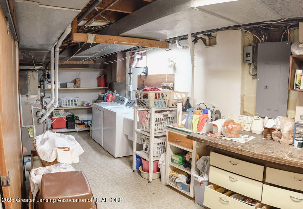 1717 Wellington Road Lansing, MI 48910 - Photo 47 of 57 LenonJamesPhoto46