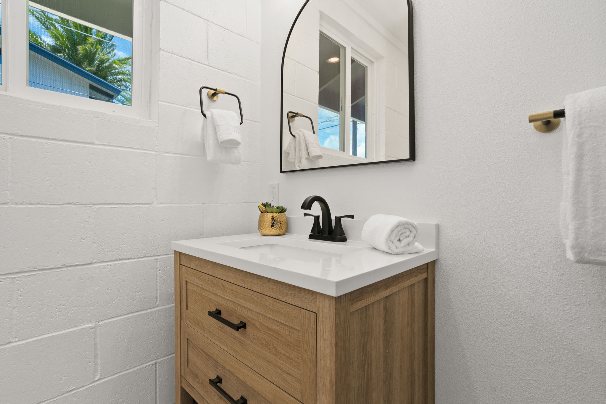 4484 Panako Road Waimea, HI 96796 - Photo 20 of 27 a bathroom with a sink and a mirror