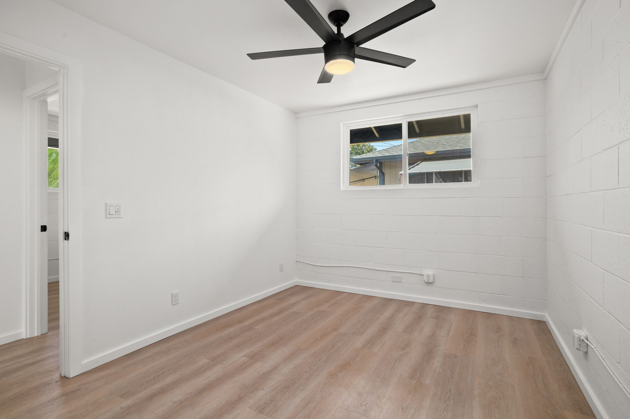 4484 Panako Road Waimea, HI 96796 - Photo 22 of 27 an empty room with a window and ceiling fan