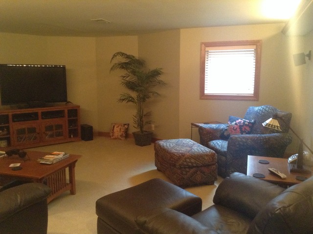 3105 East 1888th Road Ottawa, IL 61350 - Photo 8 of 11 a living room with furniture and a flat screen tv