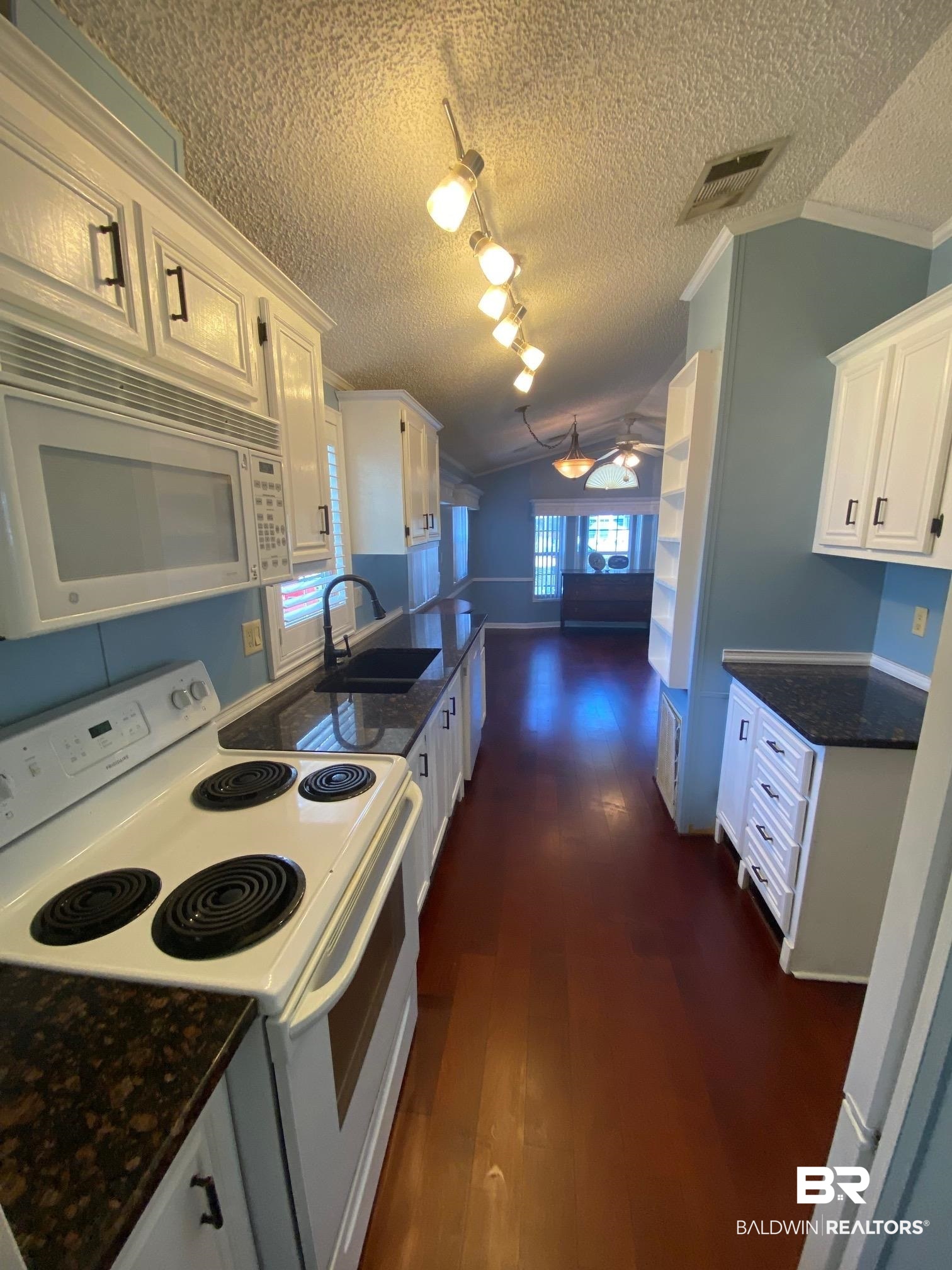 202 Defuniak Loop Lillian, AL 36549 - Photo 9 of 35
