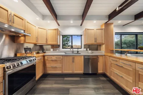 $1,550,000 | 19806 Valley View Drive, Topanga, CA 90290