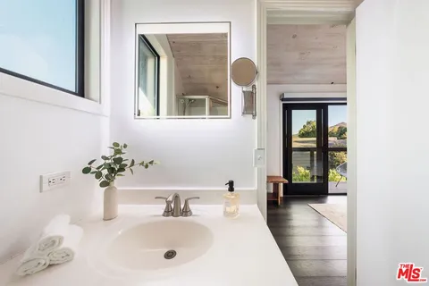 $1,550,000 | 19806 Valley View Drive, Topanga, CA 90290