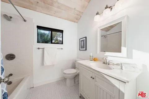 $1,550,000 | 19806 Valley View Drive, Topanga, CA 90290