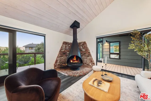 $1,550,000 | 19806 Valley View Drive, Topanga, CA 90290